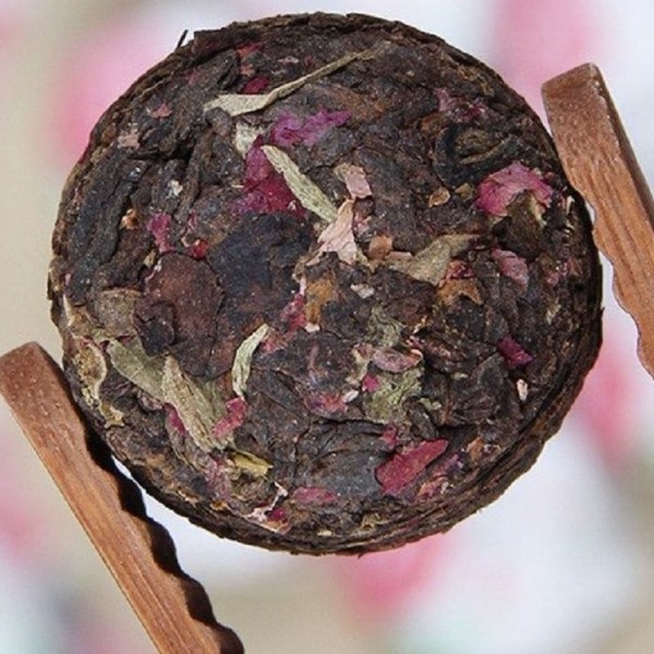 Чай Шу Пуэр черный с лепестками роз китайский прессованный GUANG FU TEA, мини таблетка, 6 г
