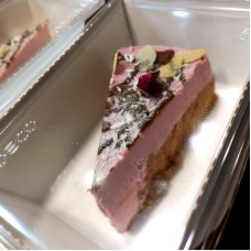 Кешью-кейк сыроедческий без сахара клубничный с розой RAW Будет польза, 110 г